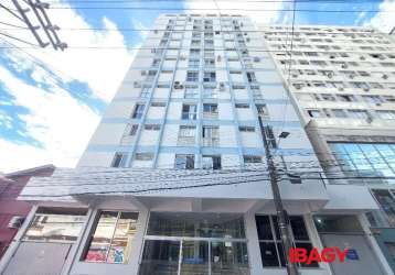 Apartamento com 2 quartos para alugar na rua pedro ivo, 171, centro, florianópolis, 58 m2 por r$ 3.000