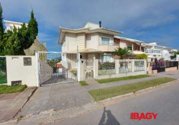 Casa com 3 quartos para alugar na avenida dos lagos, 368, pedra branca, palhoça, 249 m2 por r$ 7.500