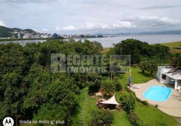 Casa á venda com 5 quartos no bairro joão paulo em florianópolis.