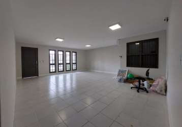 Casa com 3 suítes no bairro santa mônica próximo ao shopping villa romana.