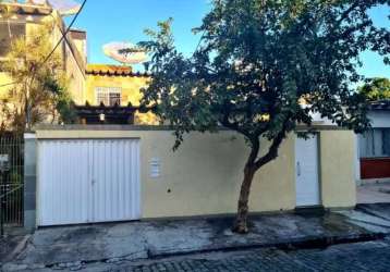 Casa duplex com 4 quartos, em condominio fechado na freguesia