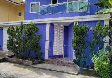 Casa triplex com 4 suites, em santa cruz