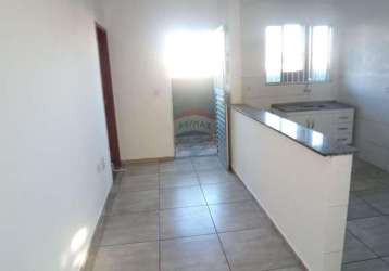 Aluga casa em condomínio de 32 m²  - 2 dormitórios - sala - cozinha - banheiro e lavanderia.