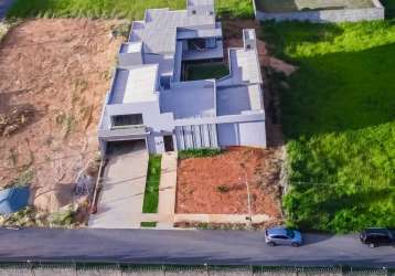 Casa à venda no condomínio palavra da vida em caldas novas: amplos espaços e vista deslumbrante!