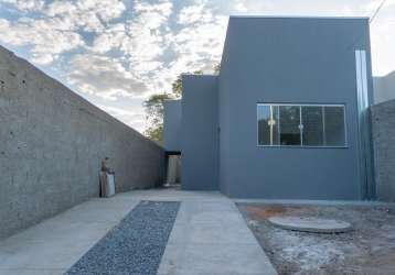 Casa à venda no residencial lago de cristal: conforto e estilo em caldas novas.