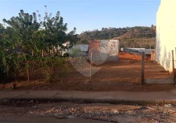 Terreno com 250,00 m² .