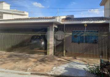 Bela casa com boa localização no bairro portal do sol