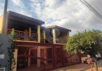 Casa à venda na rua principal do parque fehr com aquecedor solar