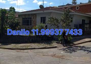 Casa com 3 dormitórios e três vagas. fl51