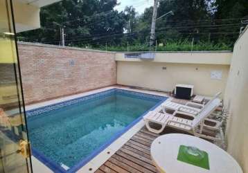 Casa térrea, 4 dorms, 2 suítes,  lareira, 3 salas, churrasqueira, piscina, quintal - fl22