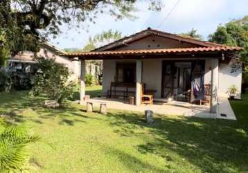 Casa em praia de armação do itapocorói, penha/sc