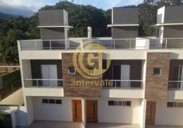 Casa triplex em caraguatatuba- aceita financiamento -