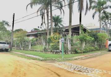 Casa com estilo clássico em ubatuba com 3 quartos sendo 1 suíte