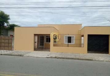 Casa residencial à venda em santa izabel, taubaté: 3 quartos, suíte, garagem para vários carros, espaço ensolarado e preparada para portão automático.