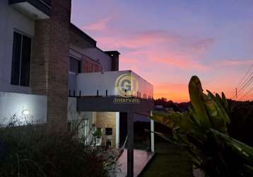 Impecável casa à venda no centro de guararema-sp: 3 quartos, 1 suíte, 2 salas, 2 banheiros, 3 vagas, 280m². confira!