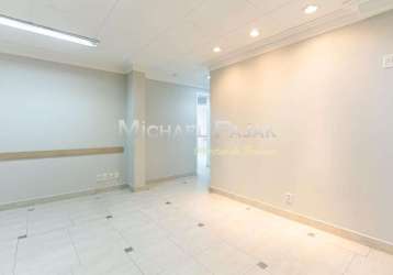 Conjunto comercial com 81m²