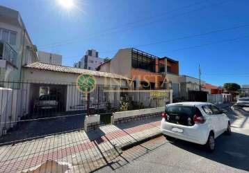 Casa com 3 quartos, edícula, churrasqueira em localização nobre à venda no balneário do estreito.