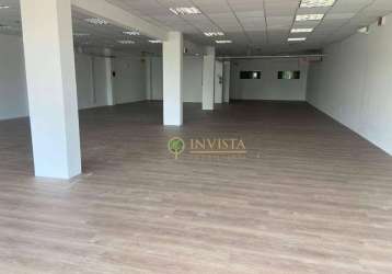 Sala comercial com 250m² para locação no saco grande.