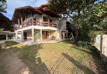 À venda na praia da pinheira! casa de 2 pavimentos, 7 quartos e 6 vagas de garagem.