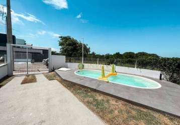 Casa com piscina, espaço gourmet e 2 suítes no ribeirão da ilha.