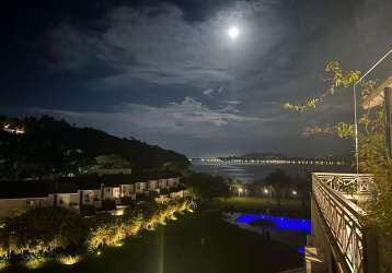 Duplex, vista para lagoa, terraço e 3 quartos à venda na lagoa da conceição em florianópolis.