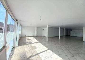 Casa comercial para locação com 350m² na av. leoberto leal em são josé.