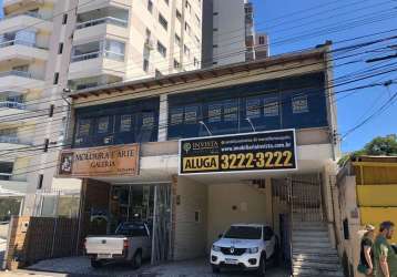 À venda! casa comercial com 555m² localizada na av. hercílio luz no centro.