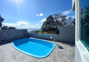 Terraço com vista mar, piscina e espaço gourmet, 4 suítes e 6 vagas para locação no centro de florianópolis.