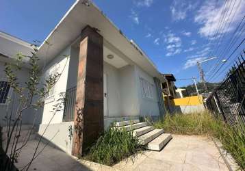 Casa comercial e residencial para locação na agronômica.