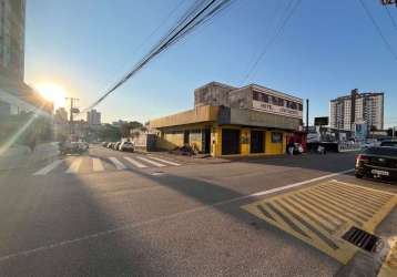 Loja comercial de esquina à venda na rua santos saraiva - estreito / florianópolis.