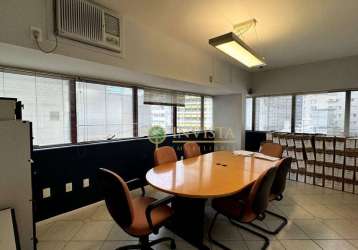 Sala comercial com 84m², vista livre, andar alto e 1 vaga de garagem.