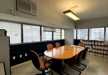 Sala comercial com 84m², vista livre, andar alto e 1 vaga de garagem.