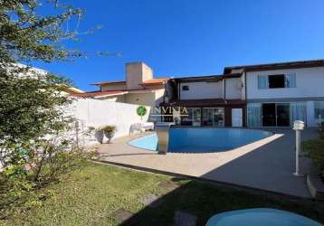 Casa de alto padrão, com terraço e vista parcial mar à venda na agronômica.