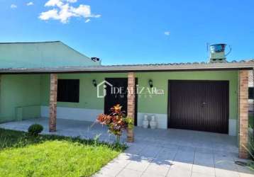 Casa com 3 dormitórios, sendo um suíte, mais  um banheiro social, cozinha, sala de estar e jantar, churrasqueira, pátio amplo e fechado.