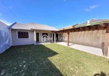 Casa com 4 dormitórios, mais 3 banheiros sociais, cozinha, sala de jantar, churrasqueira, abrigo coberto para o carro, pátio fechado, apenas 180 metros do mar. vem conferir mais.