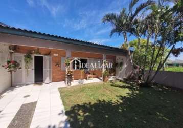 Casa com 4 dormitórios, com 2 banheiros, 200 metros do mar, na praia de figueirinha, em arroio do sal.