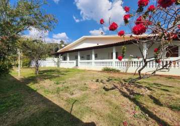 Linda casa em aguas de lindóia proximo ao balneario .