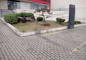 Comercial com 500 m² em via de alto fluxo