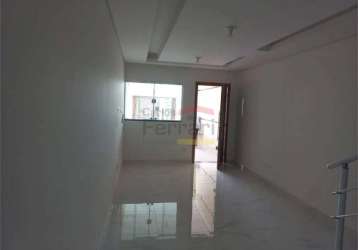 Sobrado novo 3 suítes, 2 vagas 107m²