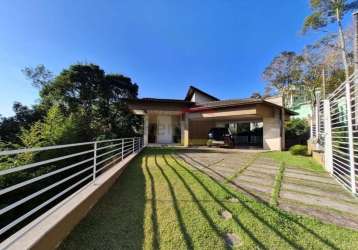 Casa à venda em condomínio com 3 suítes na serra da cantareira