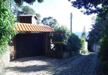 Magnífica casa térrea para locação na serra da cantareira.