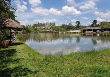 Chacara com pesqueiro, jardim florestal.