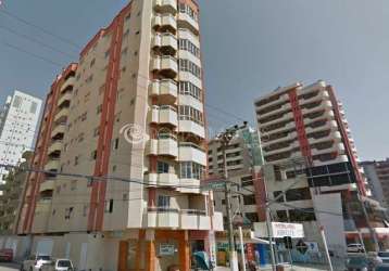 Apartamento de frente para avenida em meia praia itapema