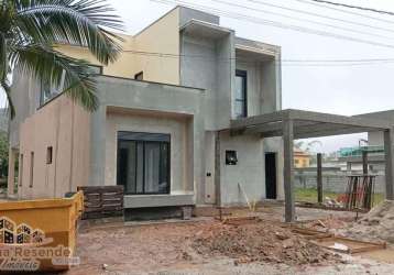 Casa em condomínio fechado com 4 quartos à venda na praia da lagoinha, ubatuba  por r$ 1.800.000