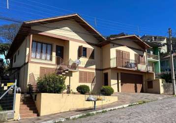 Fluence imóveis vende casa com 3 moradias já locadas em terreno de 541,80 m2 no bairro licorsul em bento gonçalves.