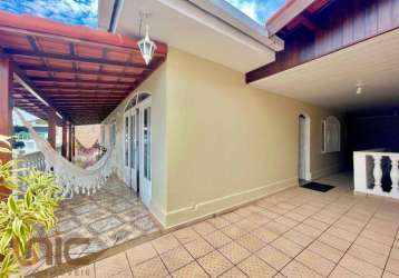 Casa com 3 dormitórios à venda, 110 m² por r$ 1.350.000,00 - várzea - teresópolis/rj