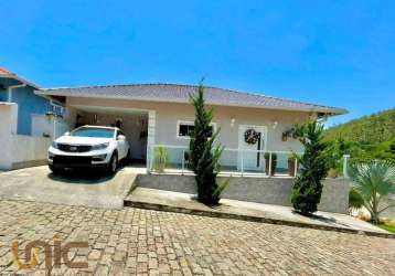 Casa com 3 dormitórios à venda, 175 m² por r$ 845.000,00 - albuquerque - teresópolis/rj