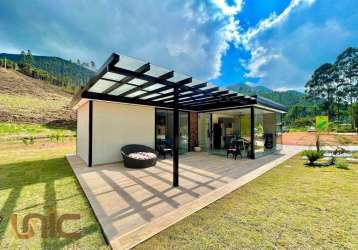 Casa com 2 dormitórios à venda, 92 m² por r$ 590.000,00 - serra do capim - teresópolis/rj