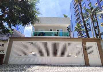 Casa de condomínio de 2 dorm, 100 metros da praia, 51,52 m² de área útil. bairro: aviação.