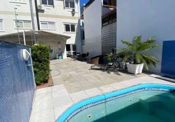 Maravilhoso triplex com piscina